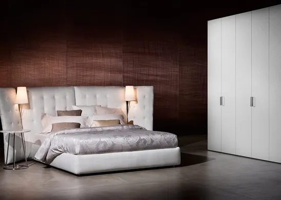 Letto Angle Paravento con testiera in Capitonné di Flou