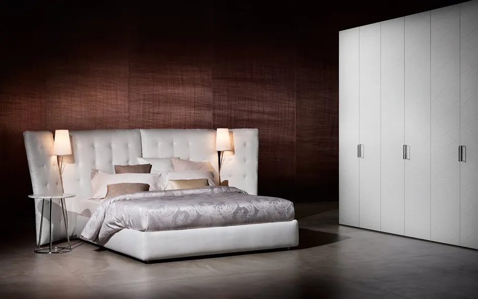 Letto Angle Paravento con testiera in Capitonné di Flou