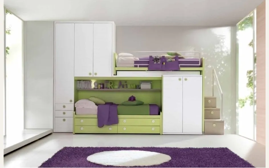 Cameretta a soppalco per ragazza con colori fluo