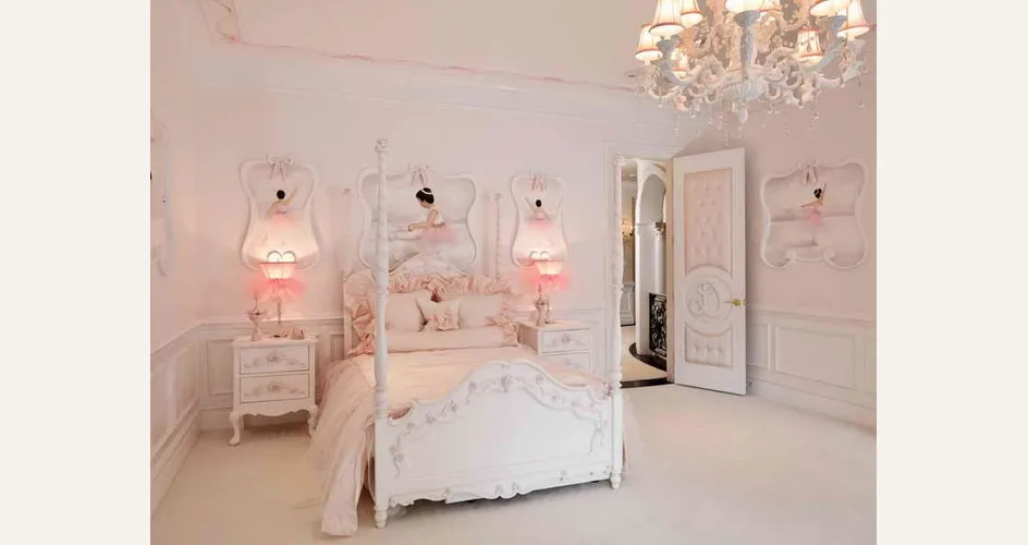 Cameretta per bambina in stile shabby chic su toni neutri