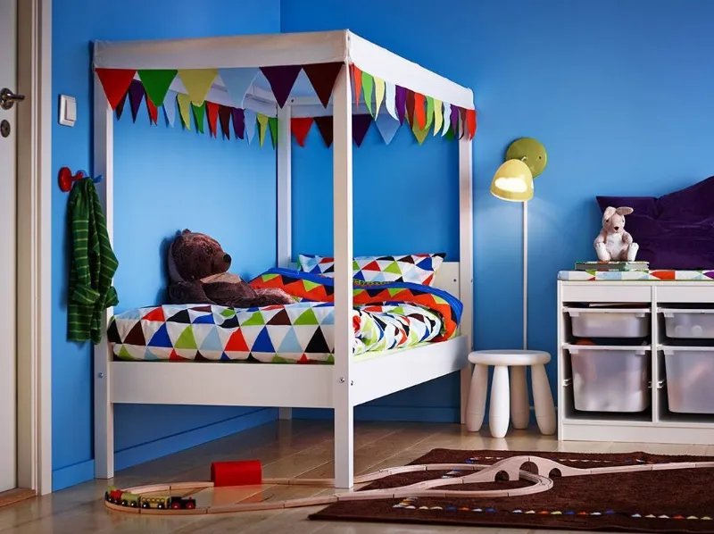 cameretta Ikea colorata e vivace