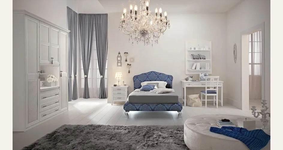 Esempio di cameretta classica su toni di blu, bianco latte e tortora