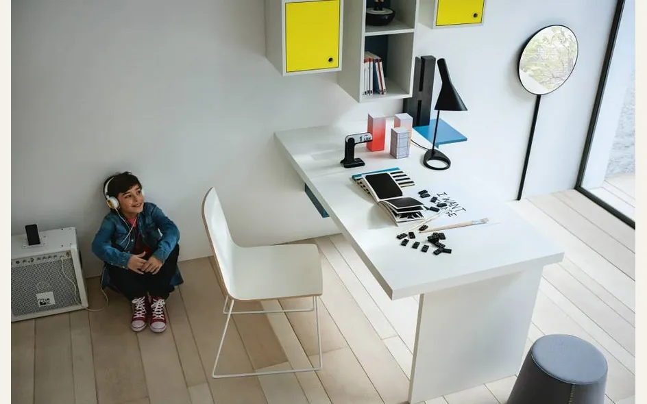 Idea moderna per una scrivania ragazzi