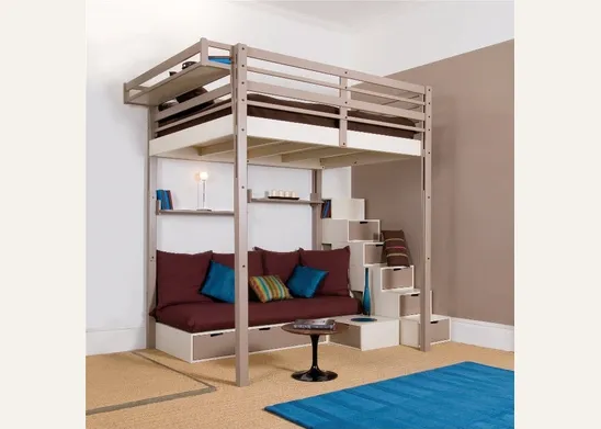 Letto matrimoniale soppalcato in legno chiaro naturale con scala-cassettiera