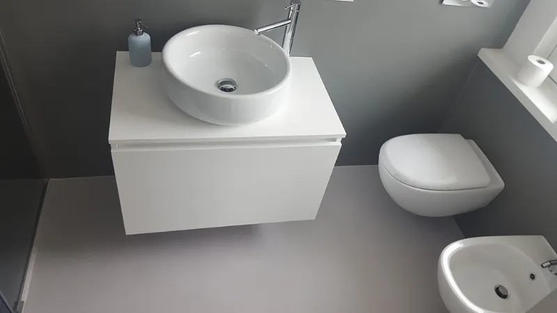 Pavimento in resina per il bagno di Covermax Resine