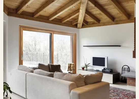 EKU WOODART TT AS è una finestra scorrevole in alluminio e legno