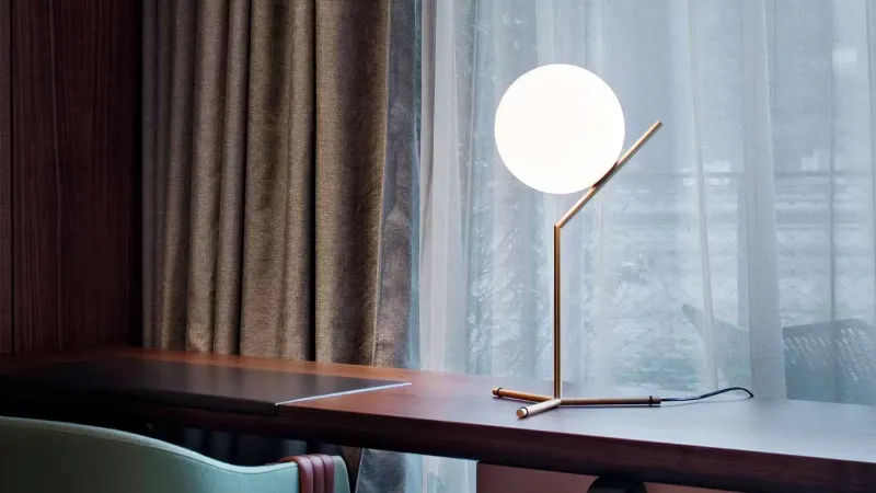 La lampada da scrivania verde Goldman di Flos