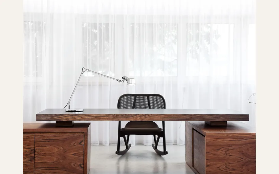 Serien.lighting - Job: lampada da scrivania orientabile a LED