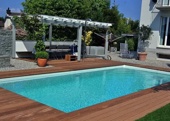 La piscina in vetroresina Athen di Polyfaser